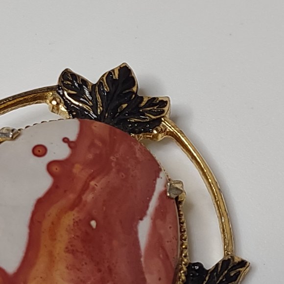 Vintage Oval Shaped Metal And Stone Brooch With Leaves - Picture 5 of 16